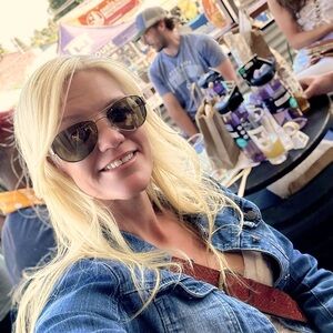 Meet your Posher, Kendra